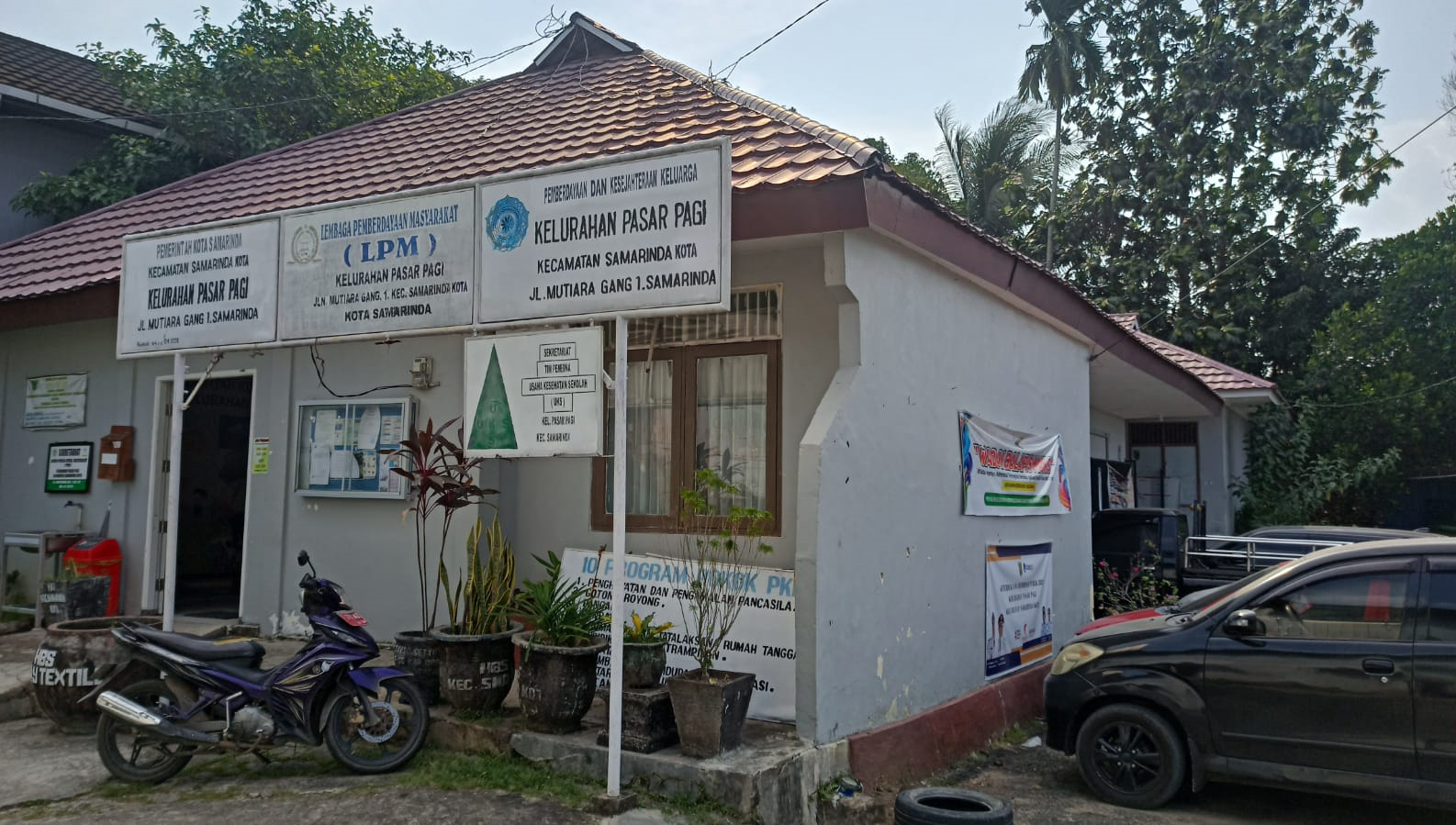 signboards-26061460-6e2e-11ee-bf18-9b998d93dbe3